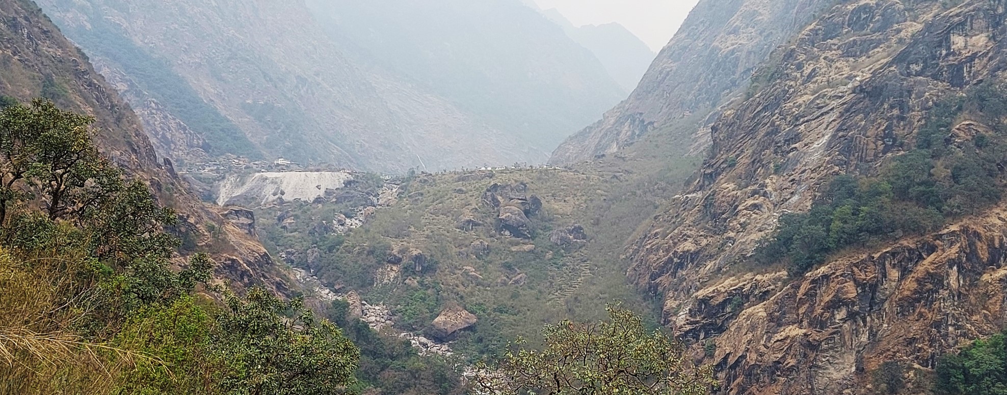 An image showing the Rockslide Natural Dam in Tamakoshi River, Lamabagar, Dolakha.